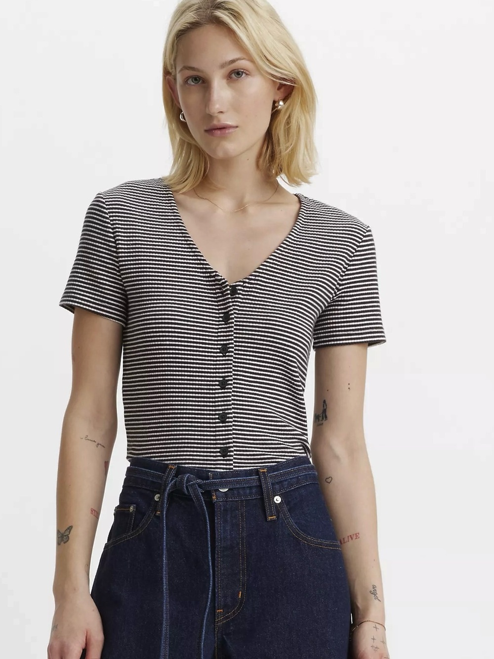 Levi’s Muse Short Sleeve T-Shirt Black and White Stripes SzM NWOT